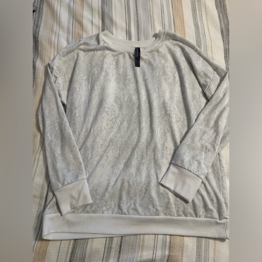 Women’s minders snakeskin sweatshirt size large